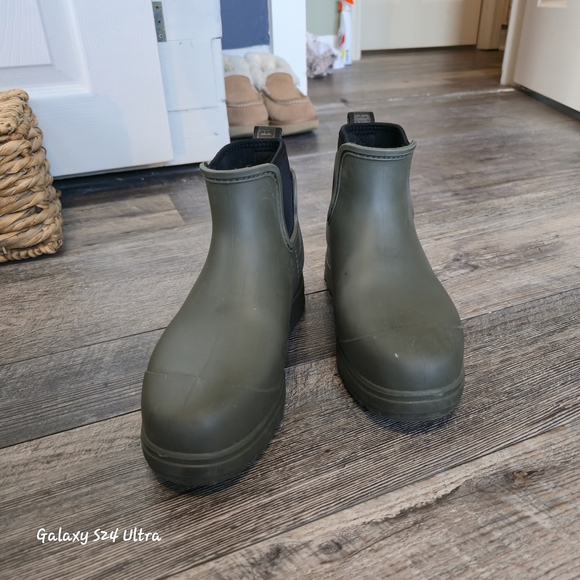 Uggs Olive Green Short Rain Boots Size 9 - Picture 9 of 9